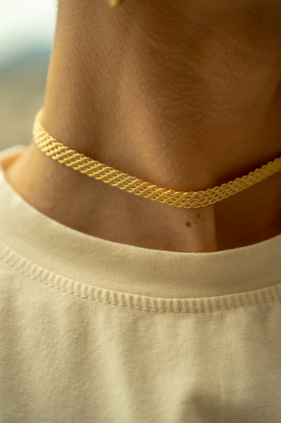 CHOCKER AURA