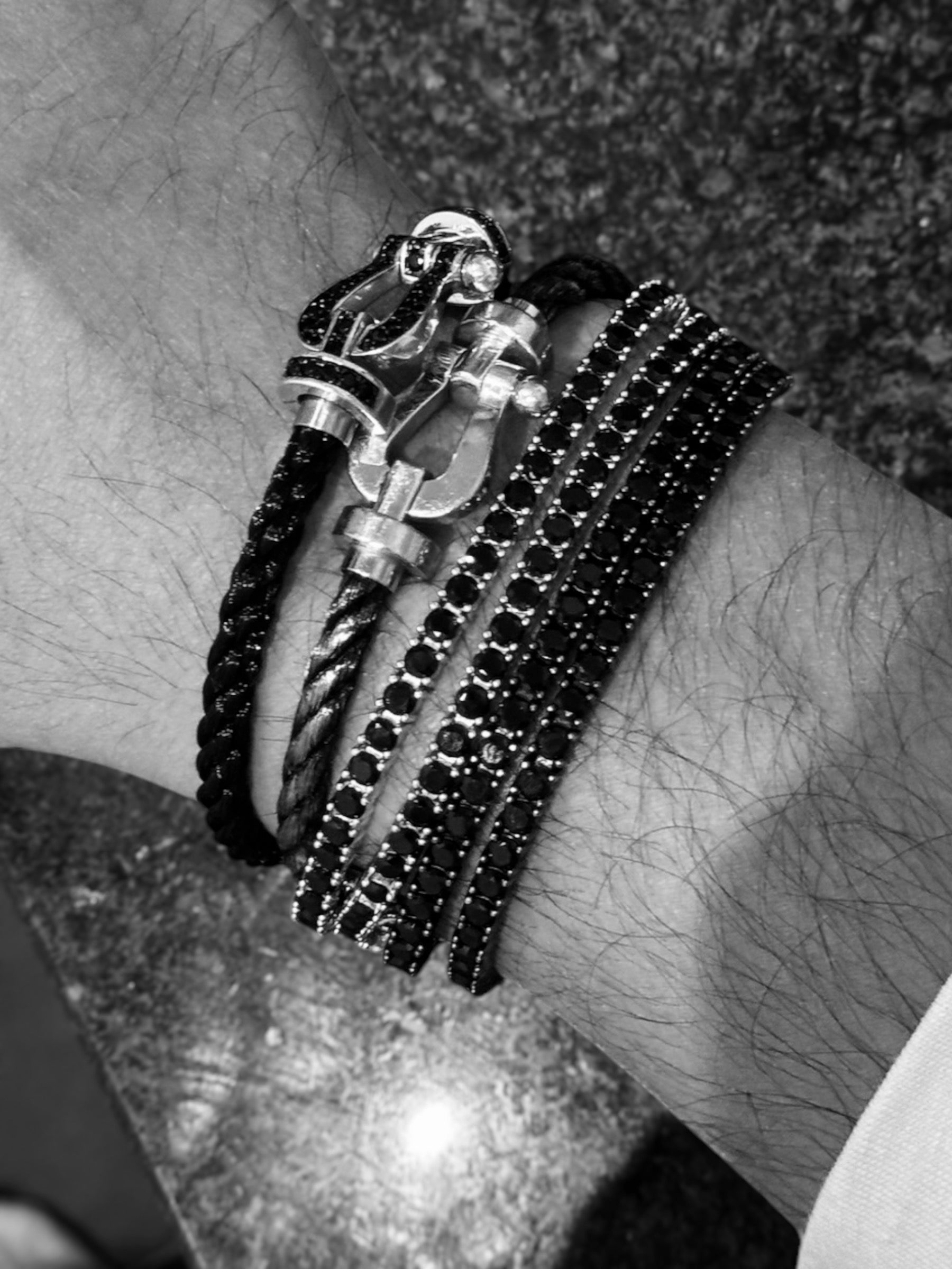RIVIÈRE DIAMANTS NOIR SUR BLANC