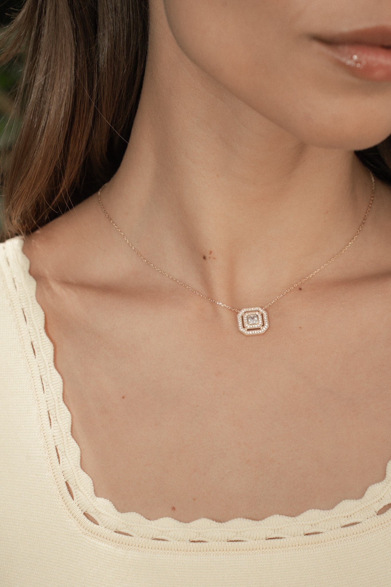 COLLIER JEANNE